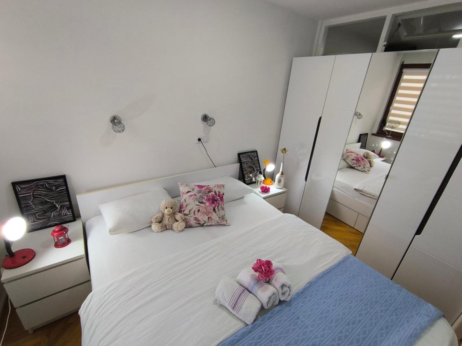 Chengic Comfort - Modern 2-bedroom Retreat * Sarajevo