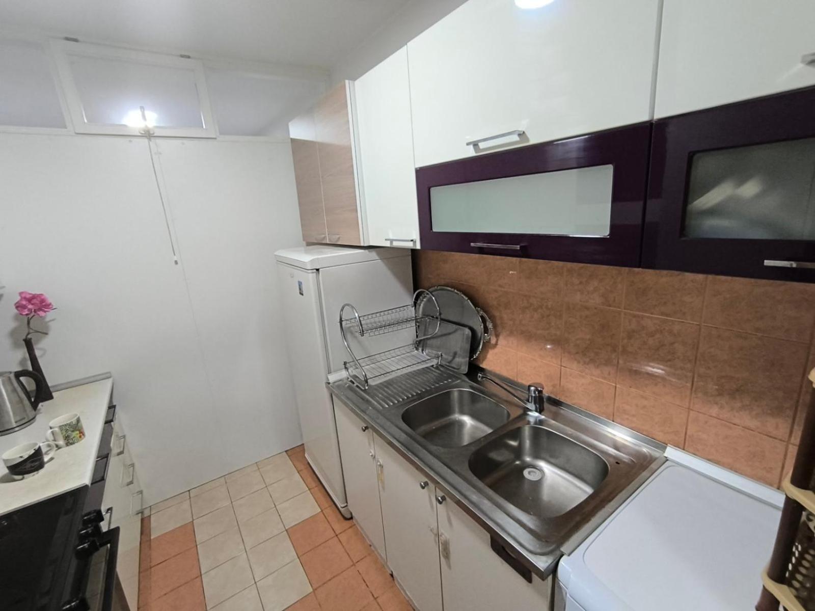 Chengic Comfort - Modern 2-bedroom Retreat * Sarajevo