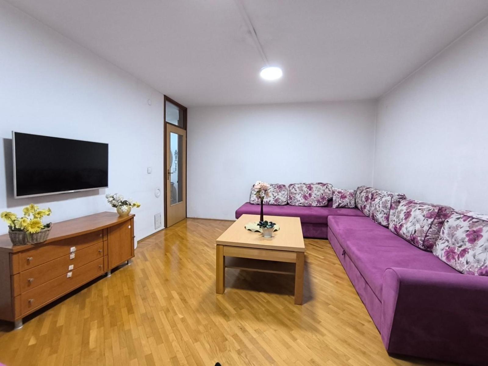Chengic Comfort - Modern 2-bedroom Retreat Apartment *