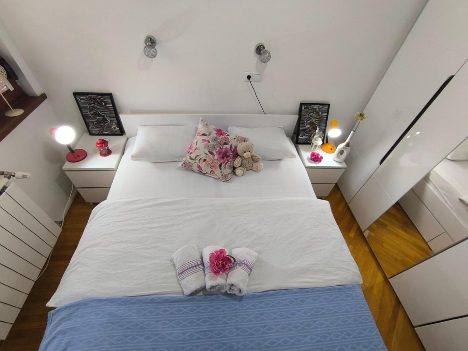 Chengic Comfort - Modern 2-bedroom Retreat Apartment Sarajevo