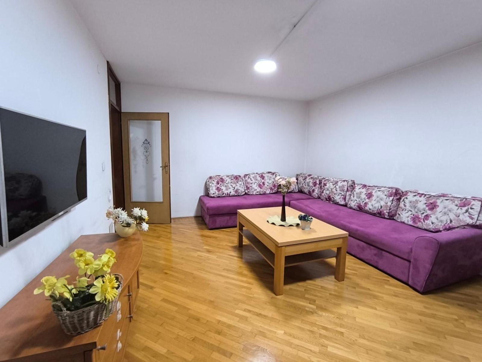 Chengic Comfort - Modern 2-bedroom Retreat Apartment *