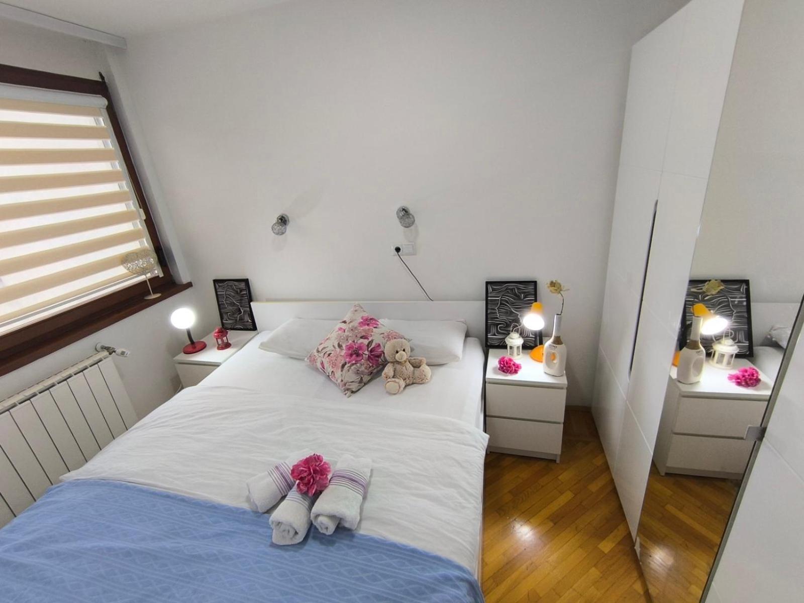 Chengic Comfort - Modern 2-bedroom Retreat Sarajevo