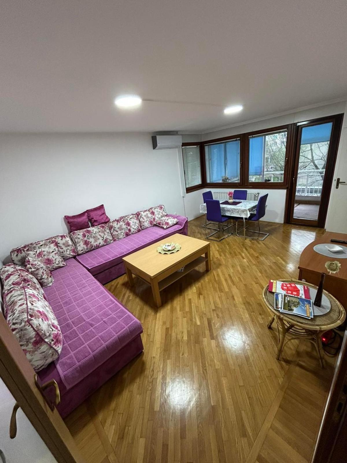 Chengic Comfort - Modern 2-bedroom Retreat * Sarajevo